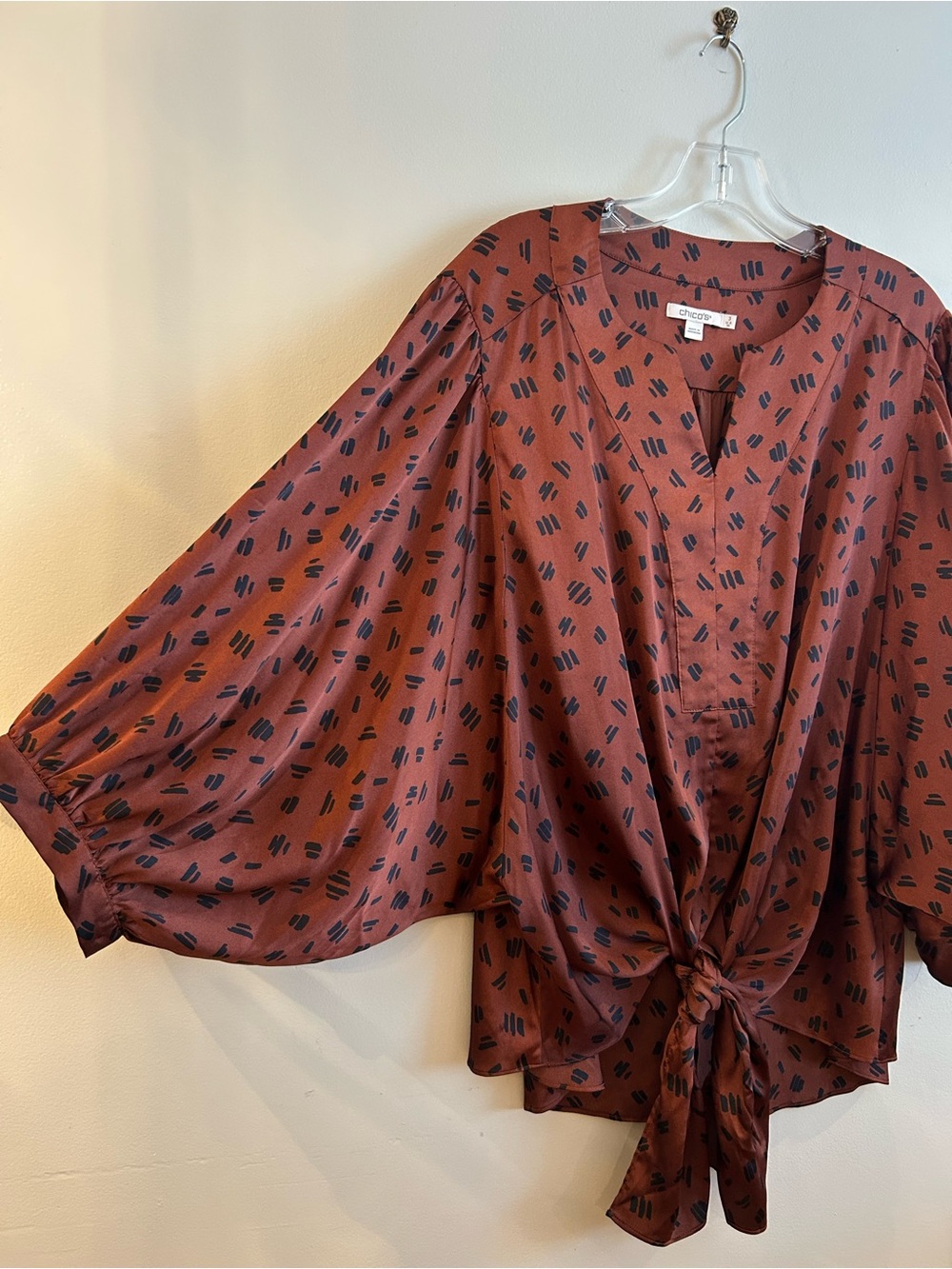 Chico’s tie front rust-brown satin blouse V-neck, abstract, balloon sleeves